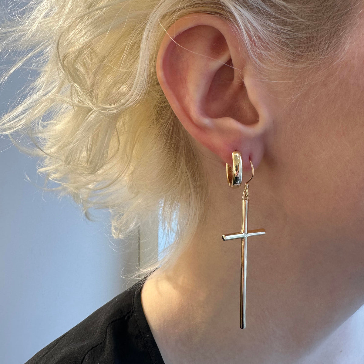 Vera Design - CROSS DANGLE - Eyrnalokkar Gylltir – GÞ Skartgripir og úr ...